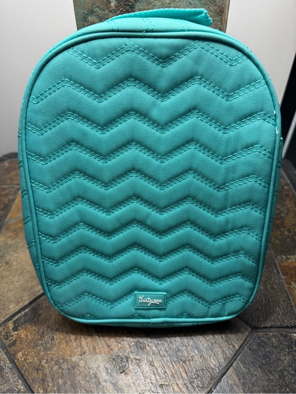 Thirty-One Chill-icious insulated lunch bag in turquoise quilted chevron. NWOT
